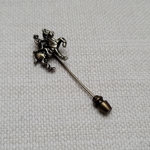 Vintage Hunter's Run preppy stick pin brooch